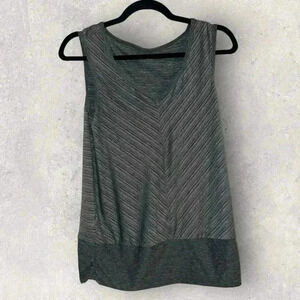 Eddie Bauer v neck tank top size small